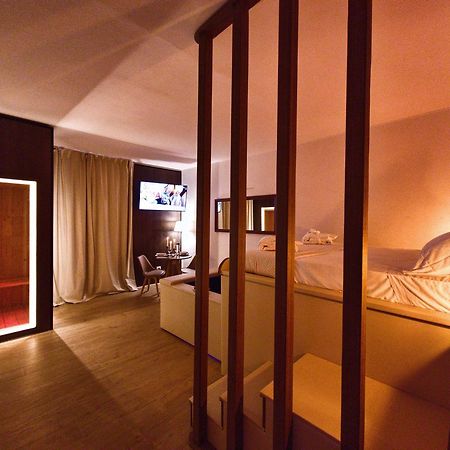 Alma Suites - Il Nido D'Amore ลีวอร์โน ภายนอก รูปภาพ