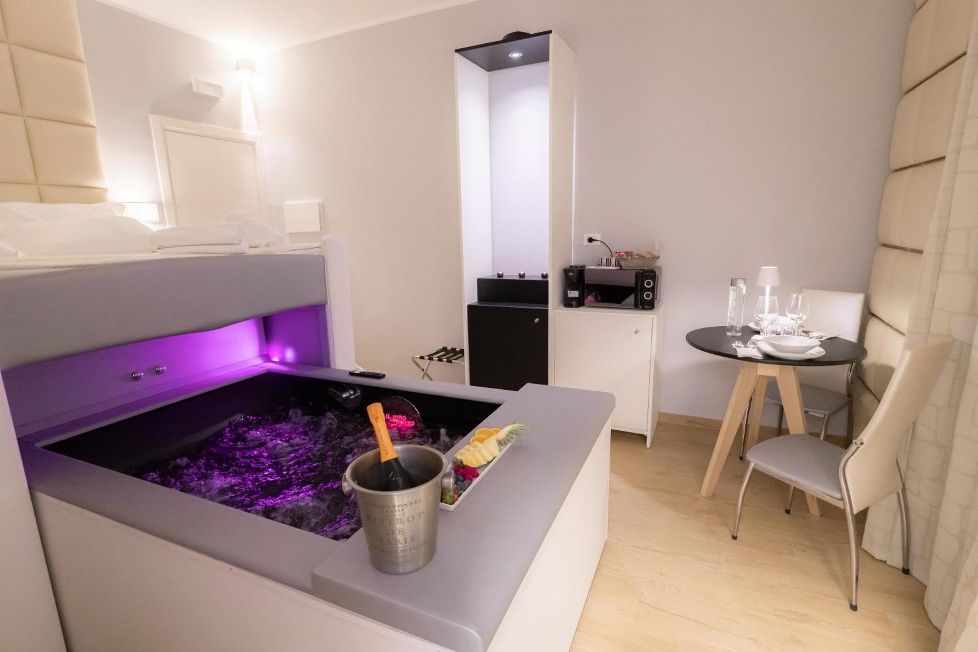 Alma Suites - Il Nido D'Amore ลีวอร์โน ภายนอก รูปภาพ