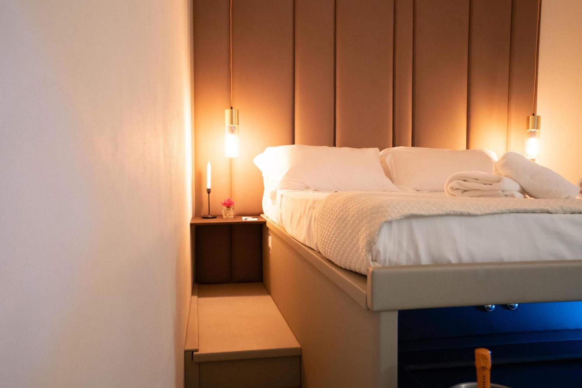 Alma Suites - Il Nido D'Amore ลีวอร์โน ภายนอก รูปภาพ
