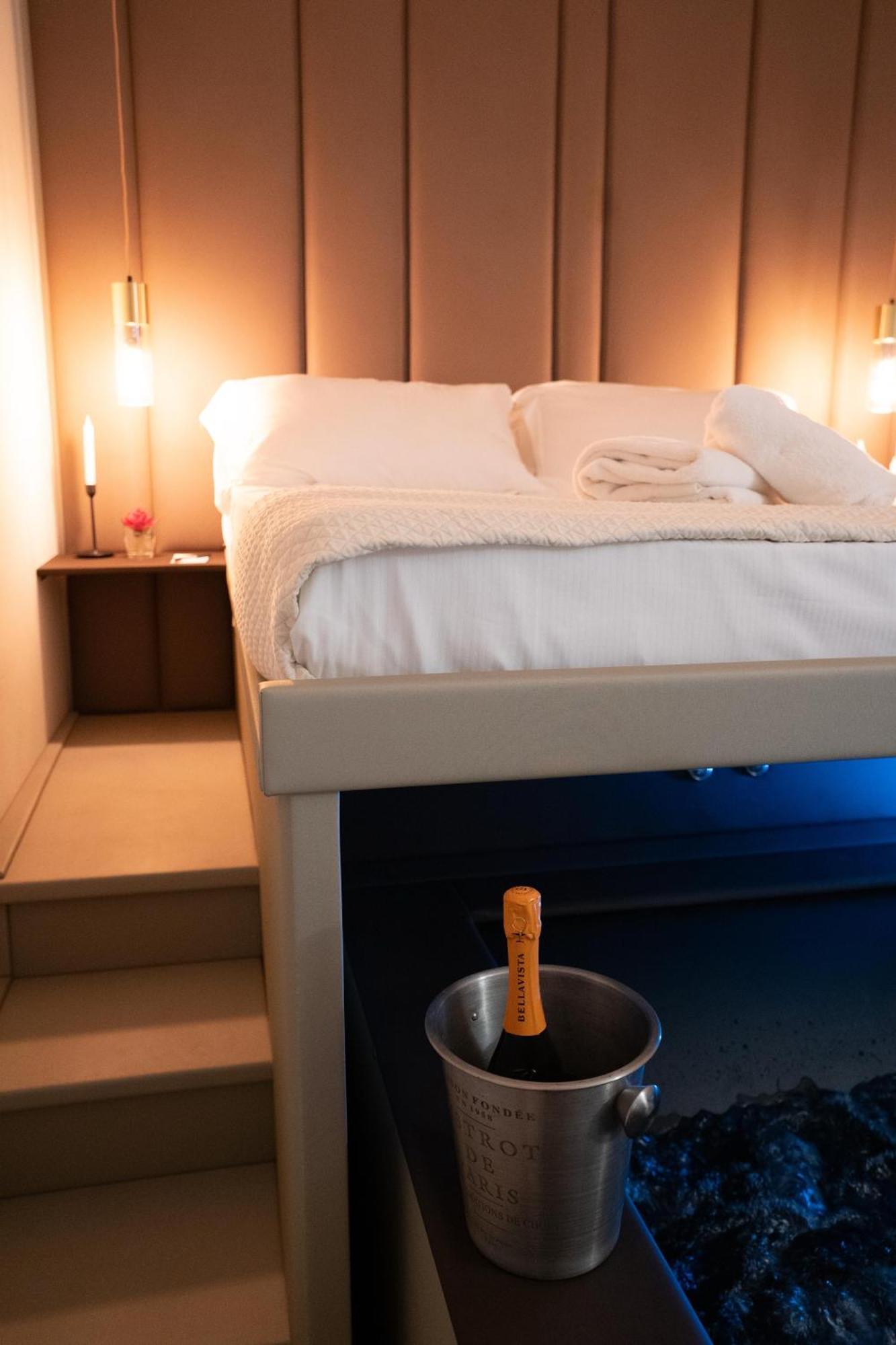 Alma Suites - Il Nido D'Amore ลีวอร์โน ภายนอก รูปภาพ