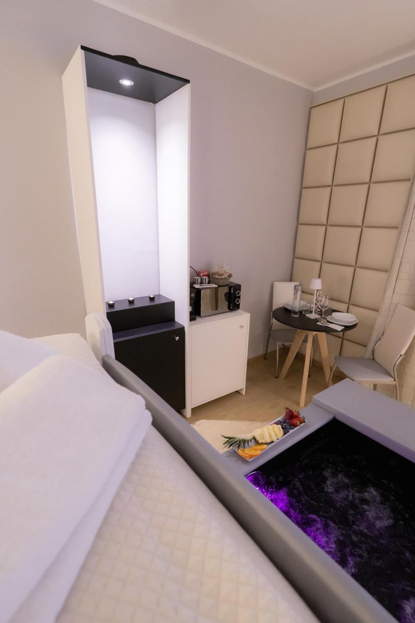 Alma Suites - Il Nido D'Amore ลีวอร์โน ภายนอก รูปภาพ