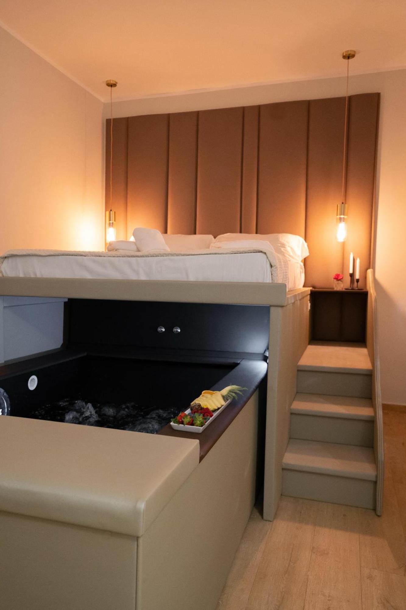 Alma Suites - Il Nido D'Amore ลีวอร์โน ภายนอก รูปภาพ
