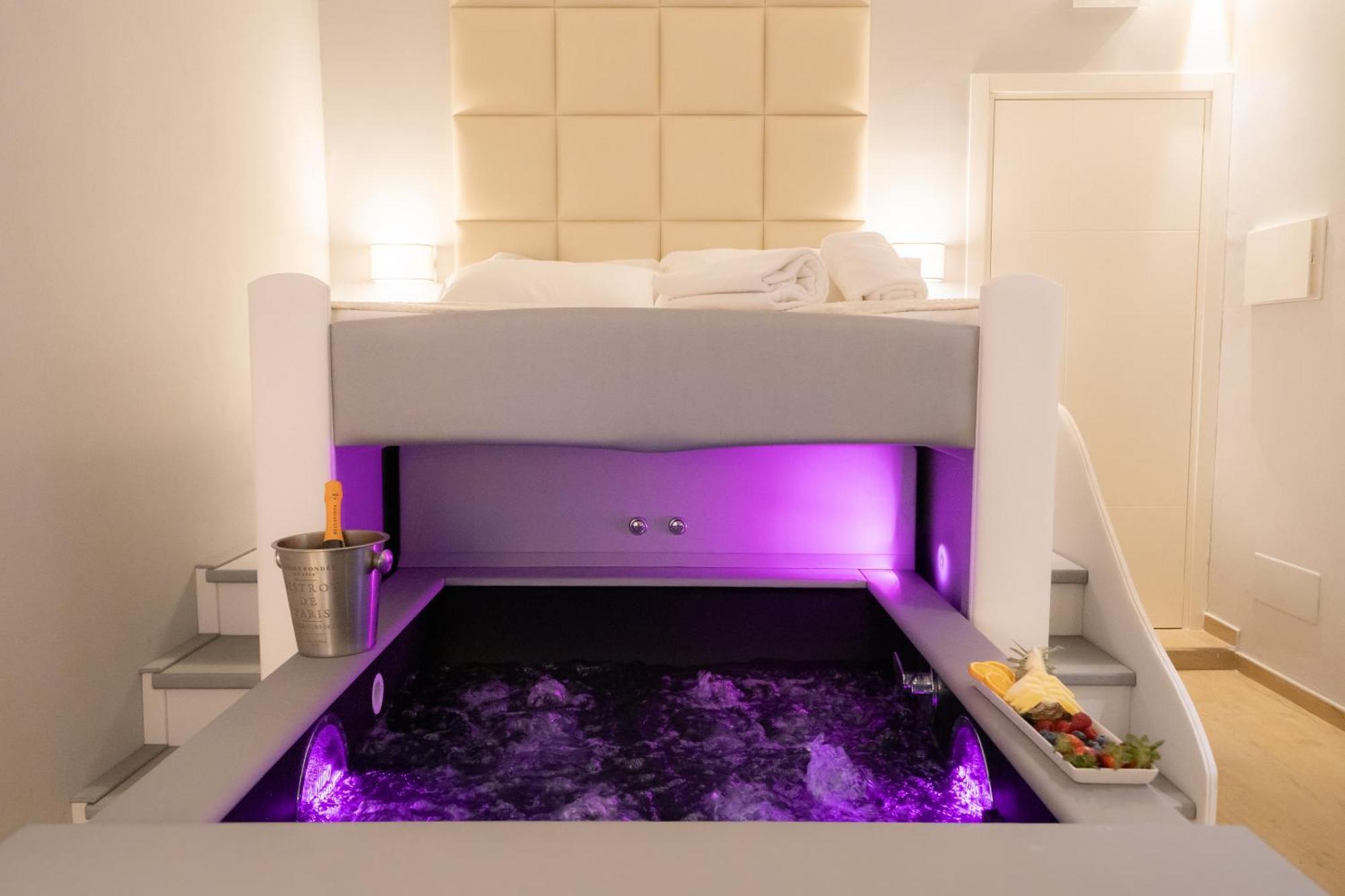 Alma Suites - Il Nido D'Amore ลีวอร์โน ภายนอก รูปภาพ
