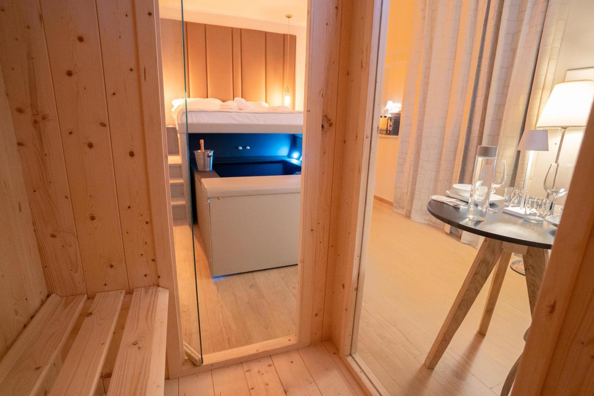 Alma Suites - Il Nido D'Amore ลีวอร์โน ภายนอก รูปภาพ