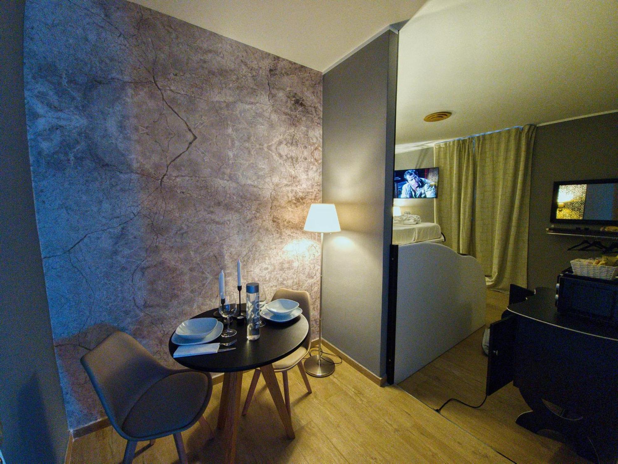 Alma Suites - Il Nido D'Amore ลีวอร์โน ภายนอก รูปภาพ