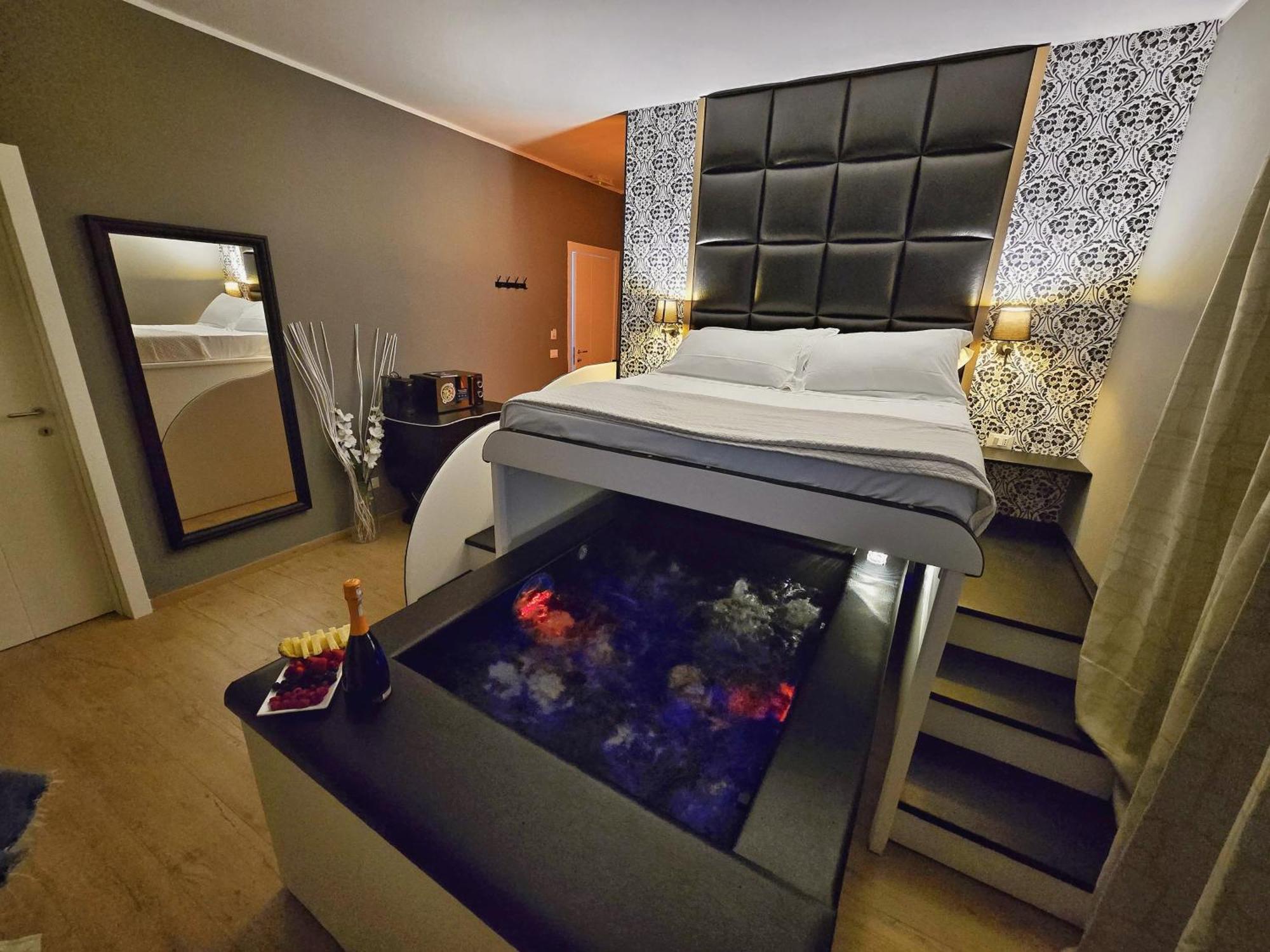 Alma Suites - Il Nido D'Amore ลีวอร์โน ภายนอก รูปภาพ