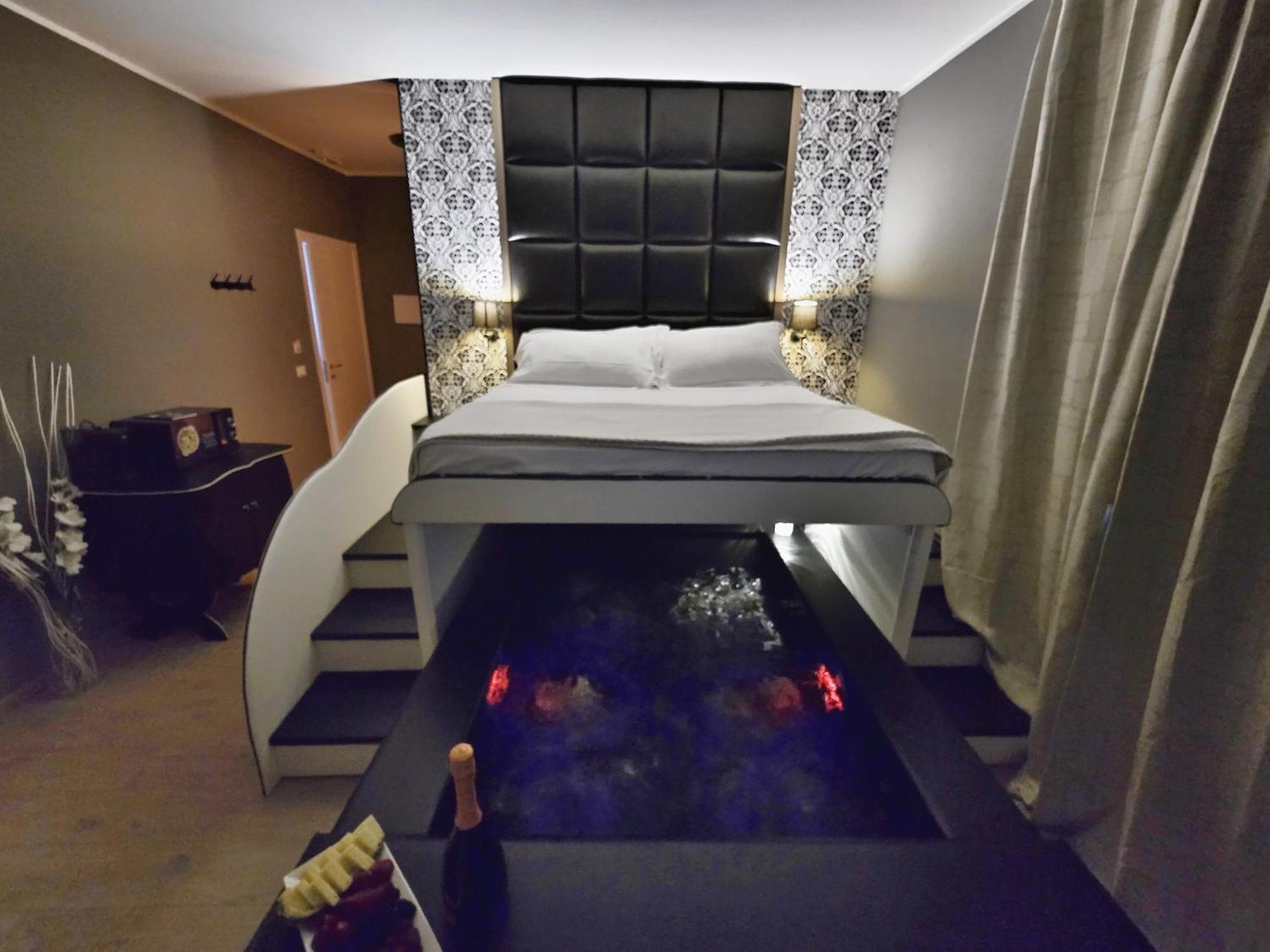Alma Suites - Il Nido D'Amore ลีวอร์โน ภายนอก รูปภาพ